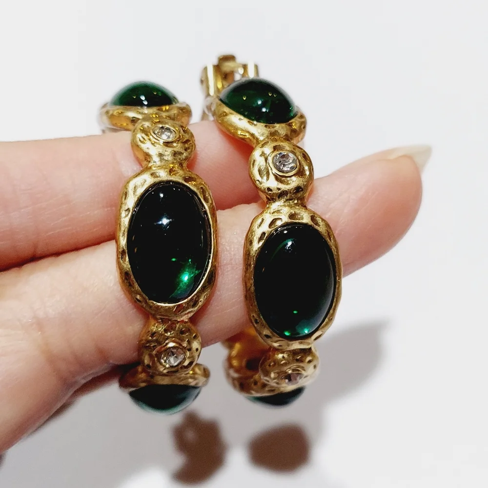 Vintage Kenneth Jay Lane emerald gold satin hoops gemstone earrings clips - Picture 7 of 10